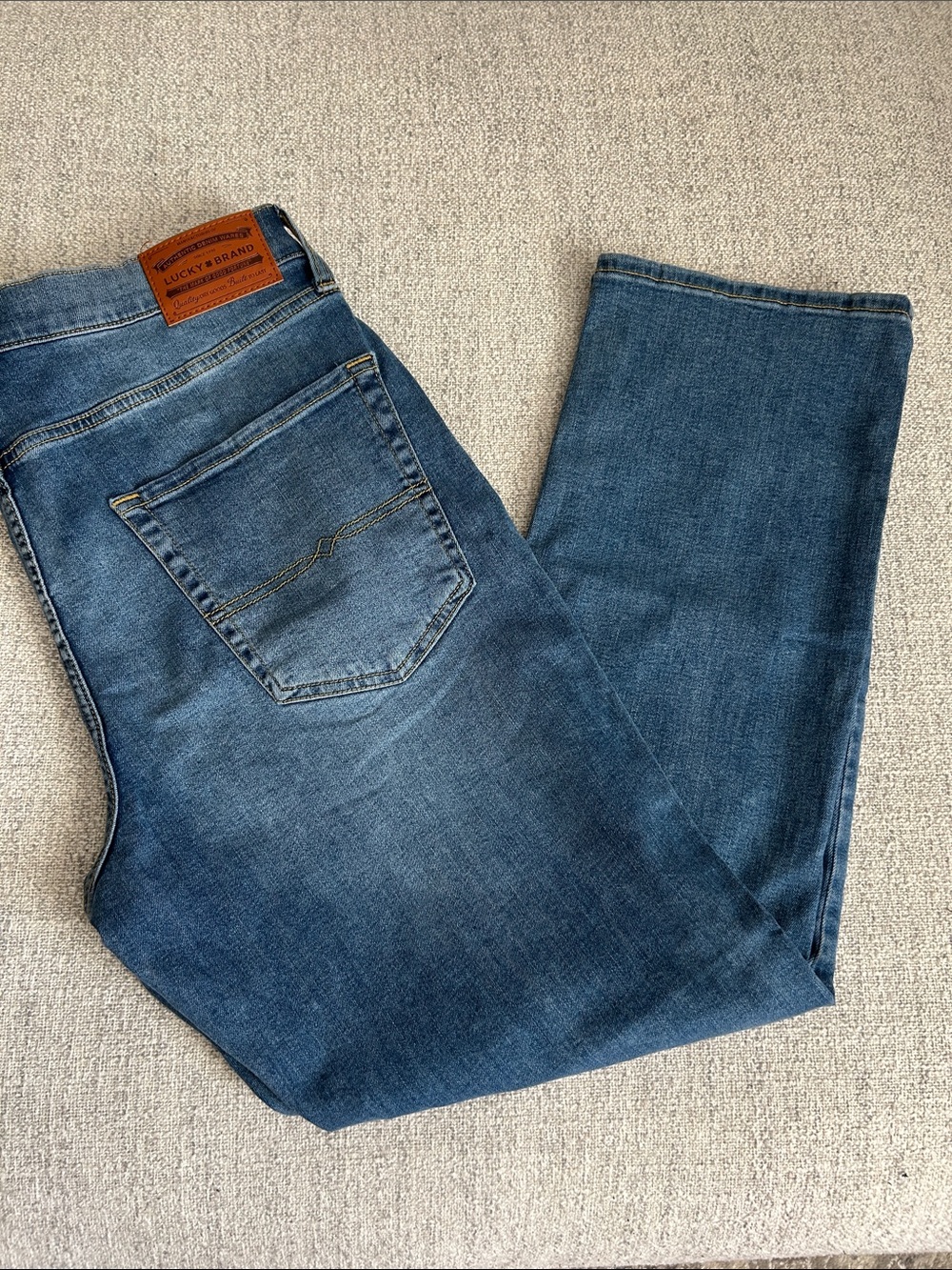 Lucky Brand Men’s Medium Blue Straight Jeans